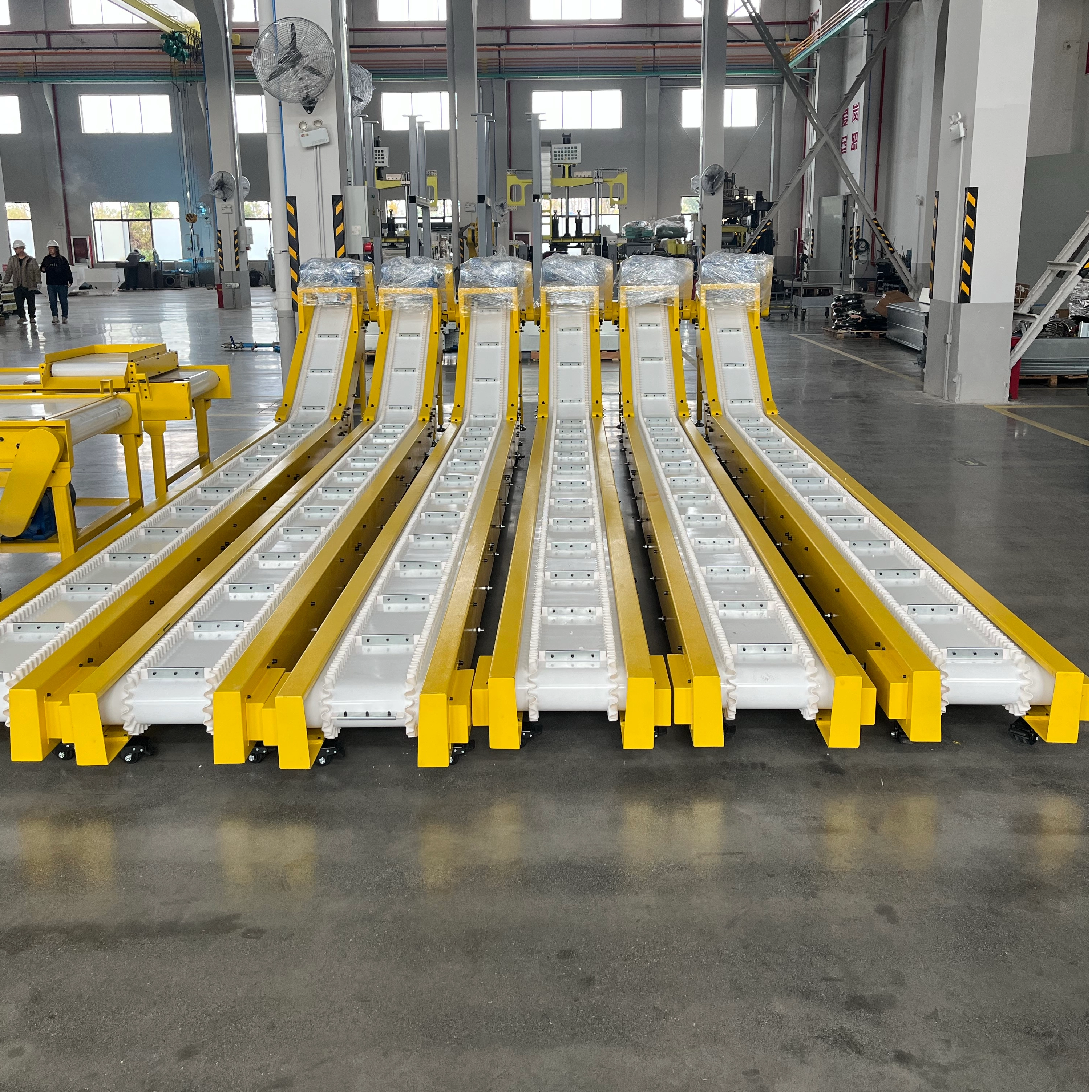 Пешчани тракасти транспортер